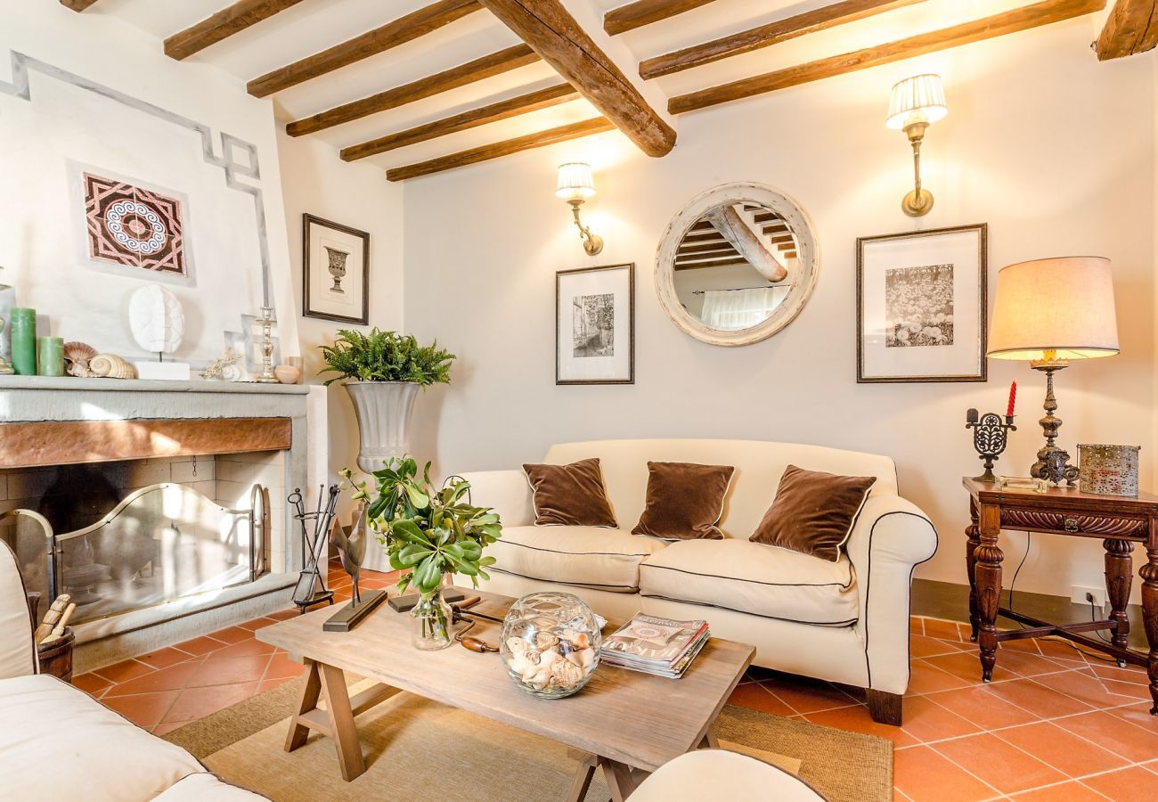 Villa a Lucca -  Panoramic 4 Bedrooms Farmhouse with Private Pool in Lucca close to Town Centre