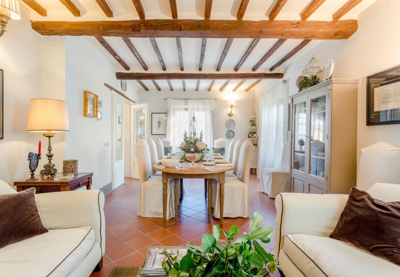 Villa a Lucca -  Panoramic 4 Bedrooms Farmhouse with Private Pool in Lucca close to Town Centre