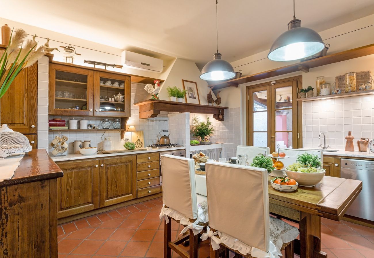 Villa a Lucca -  Panoramic 4 Bedrooms Farmhouse with Private Pool in Lucca close to Town Centre