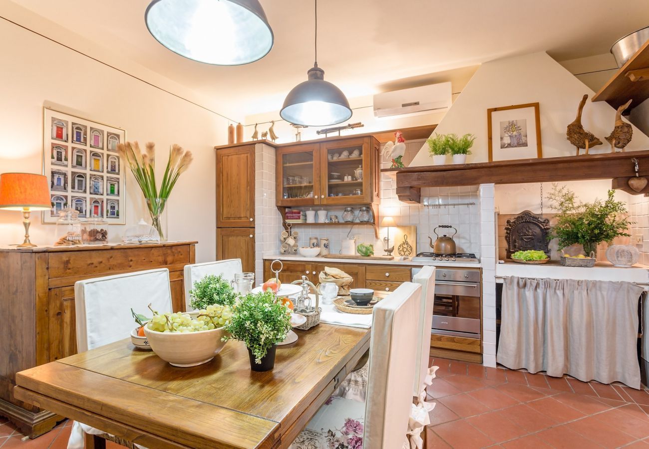 Villa a Lucca -  Panoramic 4 Bedrooms Farmhouse with Private Pool in Lucca close to Town Centre