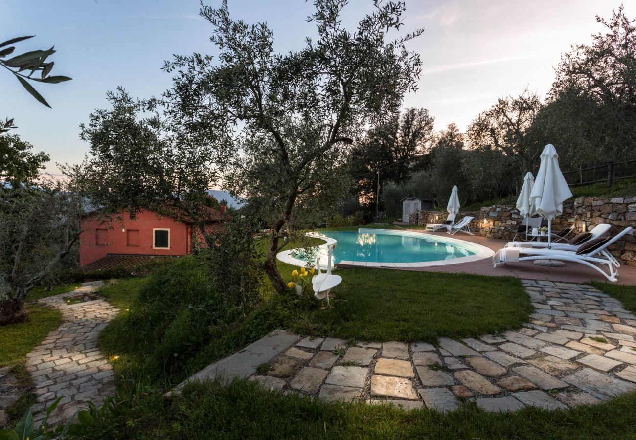 Villa a Lucca -  Panoramic 4 Bedrooms Farmhouse with Private Pool in Lucca close to Town Centre