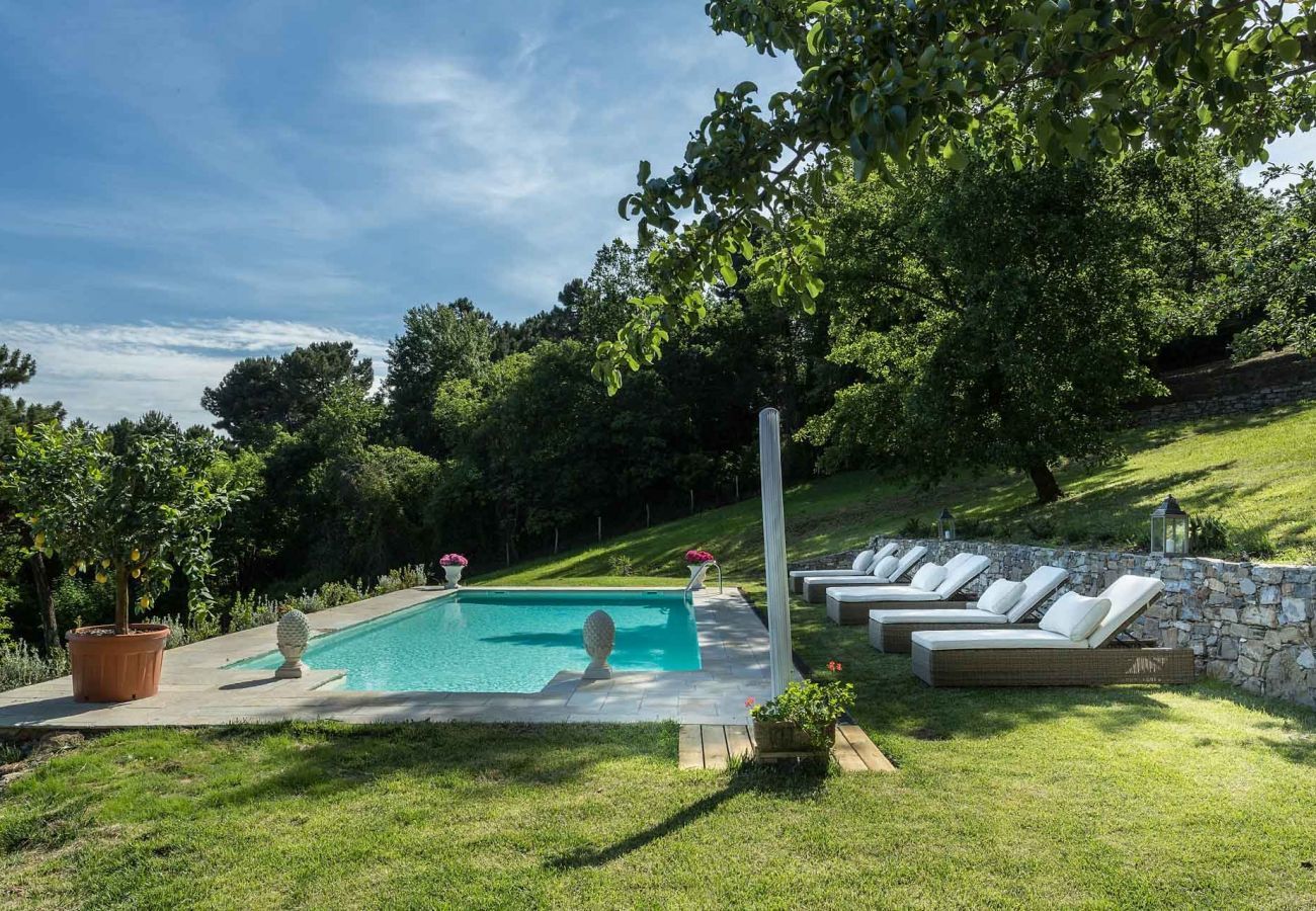 Villa a San Concordio di Moriano -  Agriturismo panoramico appartato con piscina privata, aria condizionata, immerso nella natura!