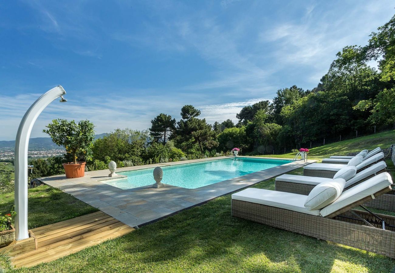 Villa a San Concordio di Moriano -  Agriturismo panoramico appartato con piscina privata, aria condizionata, immerso nella natura!