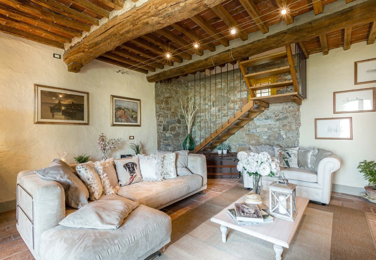 Villa a San Concordio di Moriano -  Agriturismo panoramico appartato con piscina privata, aria condizionata, immerso nella natura!