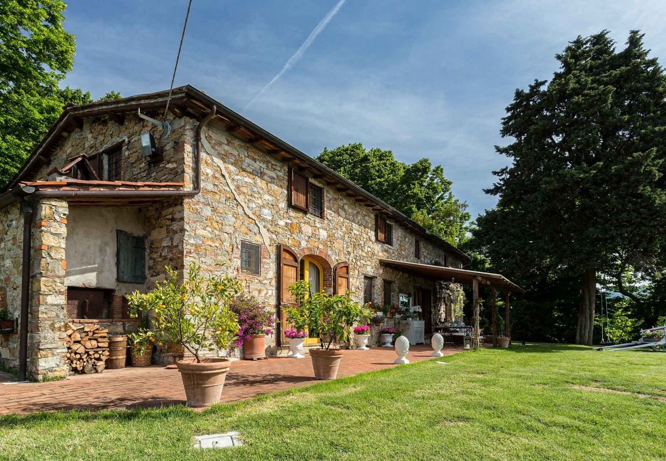 Villa a San Concordio di Moriano -  Agriturismo panoramico appartato con piscina privata, aria condizionata, immerso nella natura!