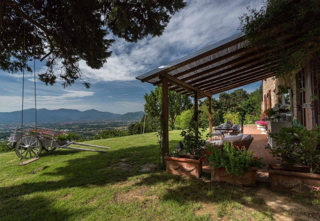 Villa a San Concordio di Moriano -  Agriturismo panoramico appartato con piscina privata, aria condizionata, immerso nella natura!