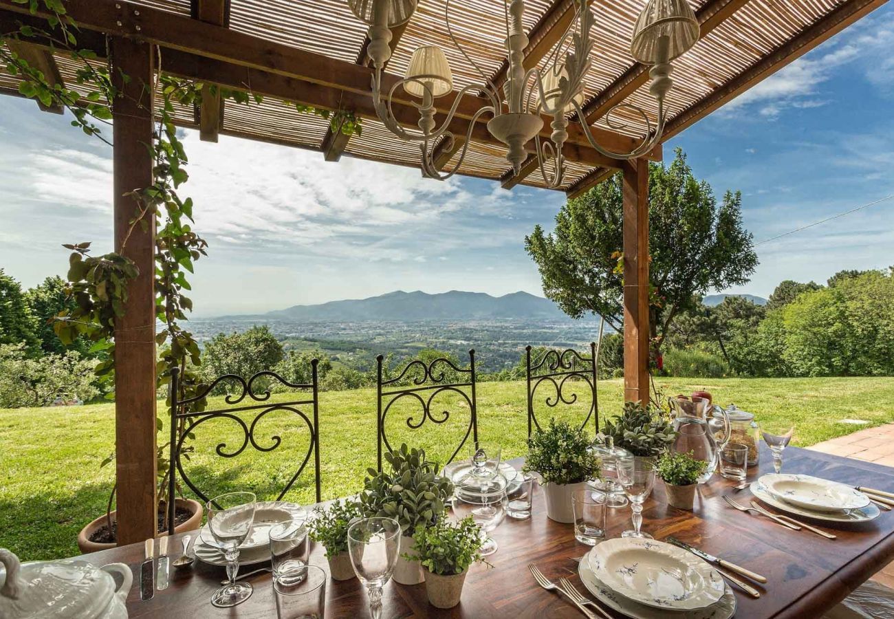 Villa a San Concordio di Moriano -  Agriturismo panoramico appartato con piscina privata, aria condizionata, immerso nella natura!