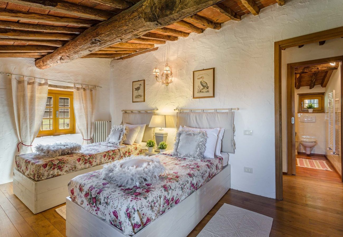 Villa a San Concordio di Moriano -  Agriturismo panoramico appartato con piscina privata, aria condizionata, immerso nella natura!