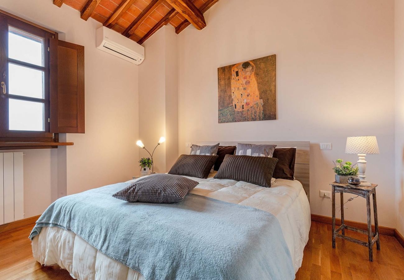 Villa a Lucca - KINZIA FARMHOUSE APARTMENT close to Lucca Walls