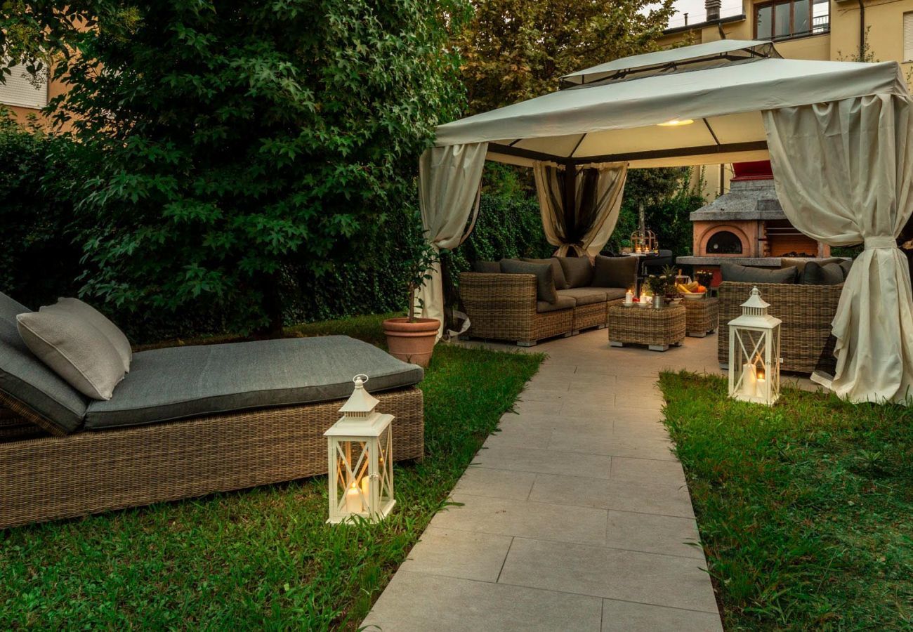Villa a Lucca - VILLA OLIVIA: a New Luxury Villa with Garden in Lucca with PARKING