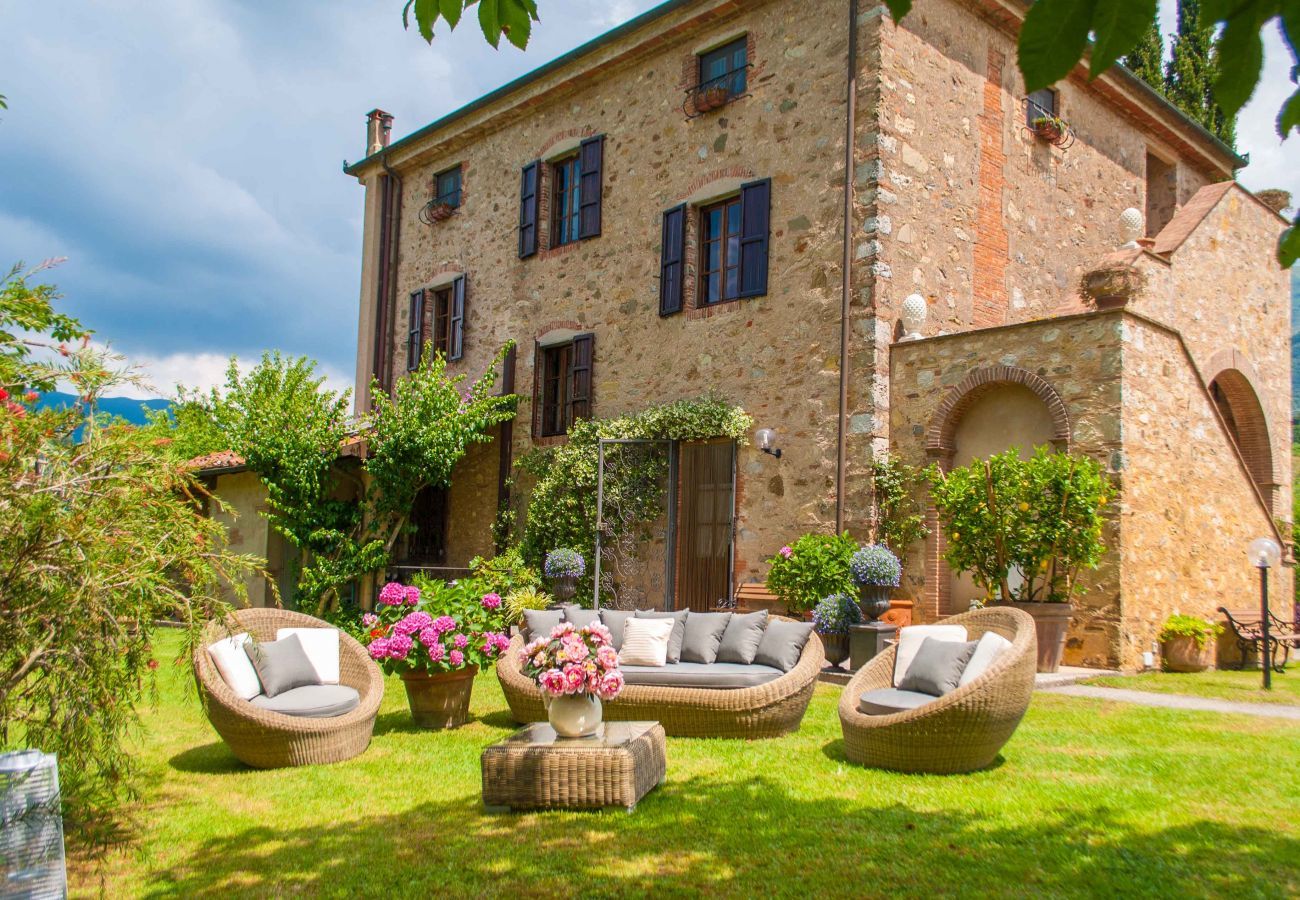 Villa a Camaiore - BICOCCHE FARMHOUSE: Country Stone Villa with Pool in Camaiore between Lucca & Beaches of Versilia