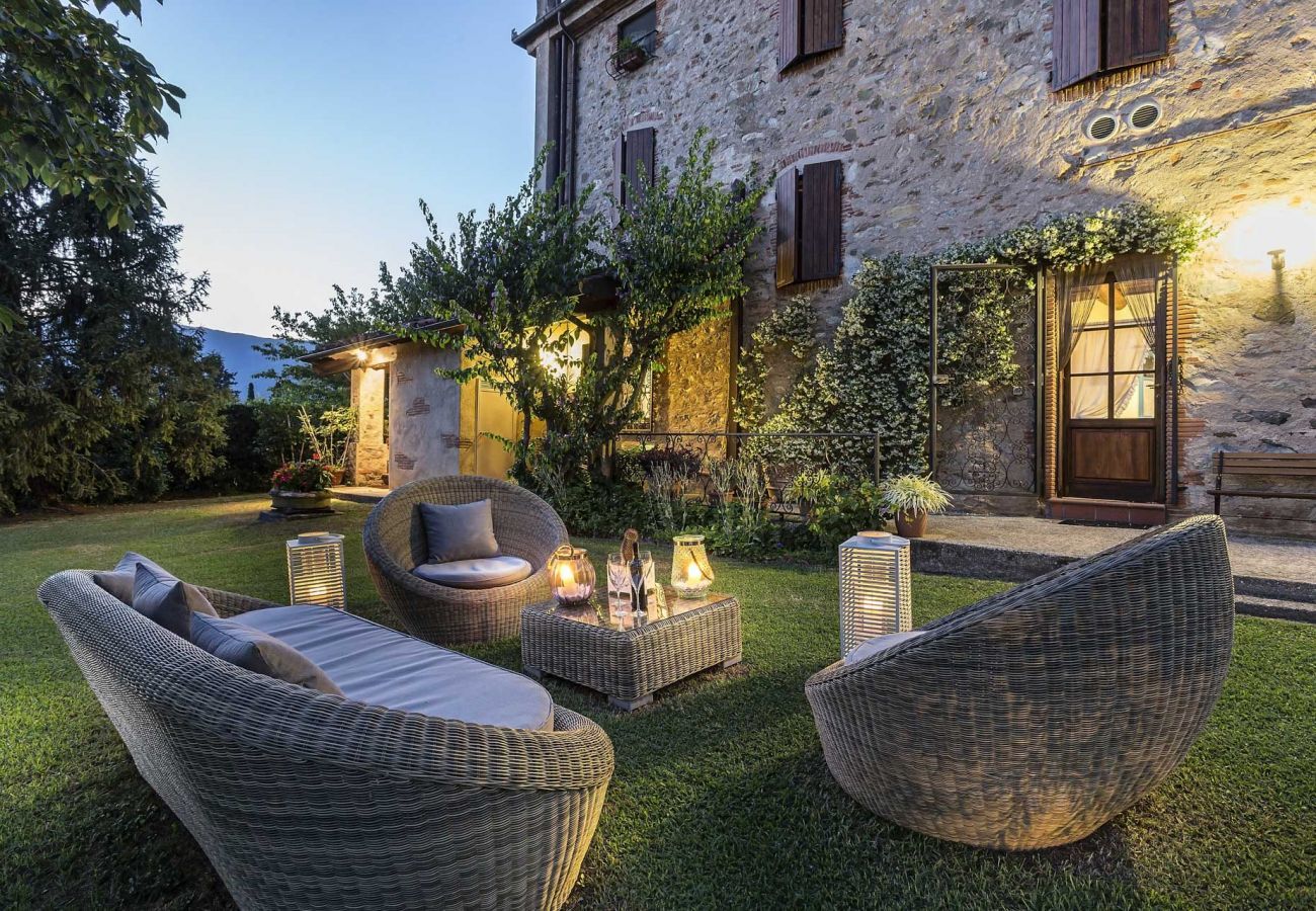 Villa a Camaiore - BICOCCHE FARMHOUSE: Country Stone Villa with Pool in Camaiore between Lucca & Beaches of Versilia