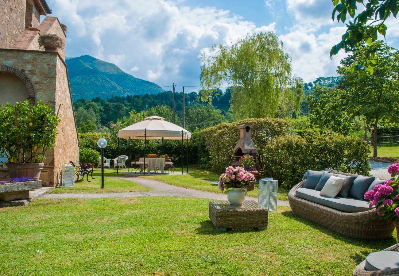 Villa a Camaiore - BICOCCHE FARMHOUSE: Country Stone Villa with Pool in Camaiore between Lucca & Beaches of Versilia