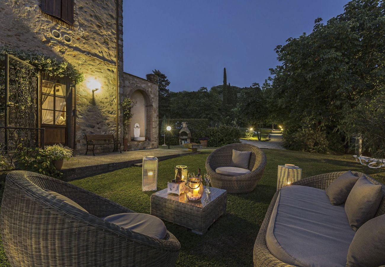 Villa a Camaiore - BICOCCHE FARMHOUSE: Country Stone Villa with Pool in Camaiore between Lucca & Beaches of Versilia