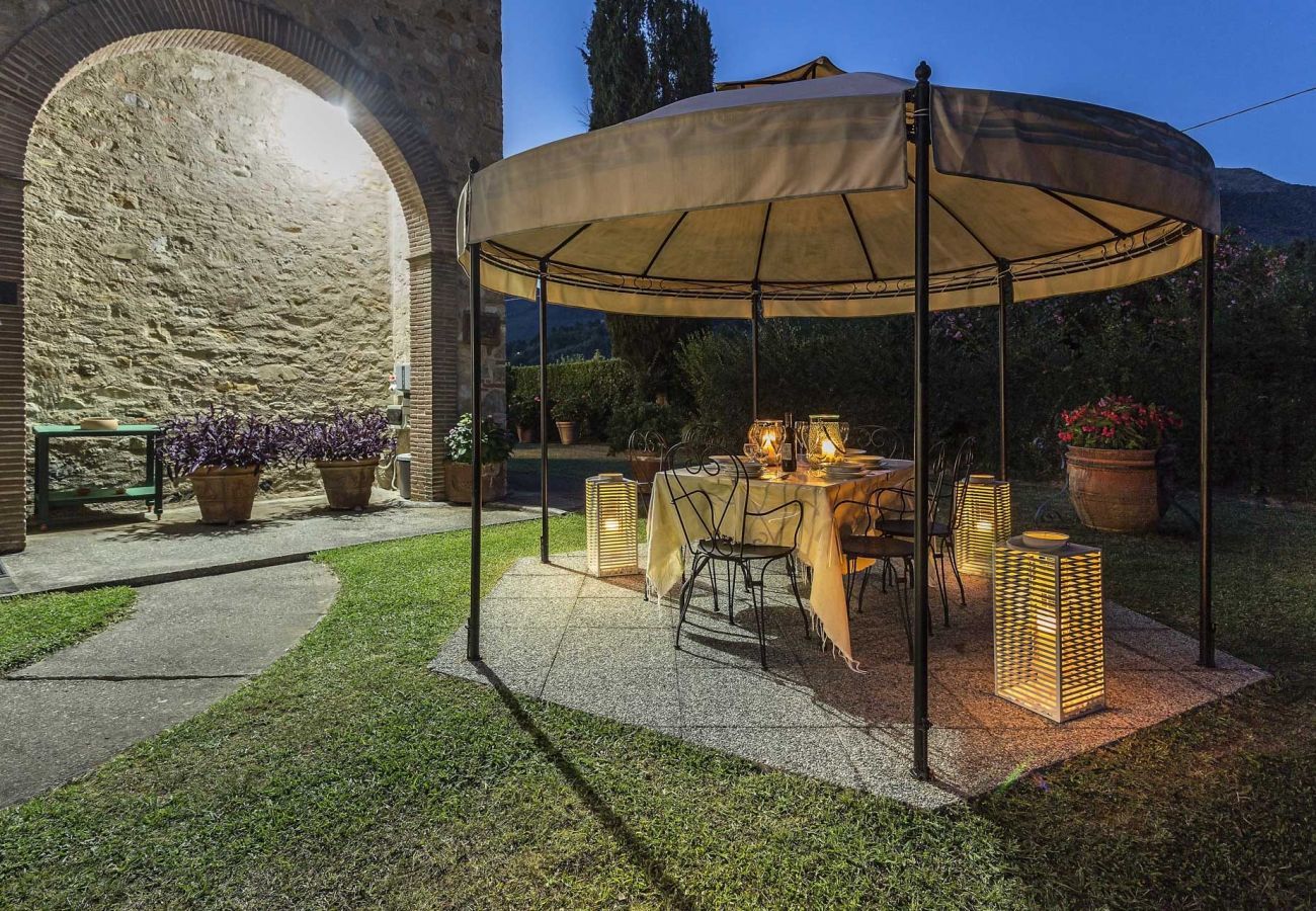 Villa a Camaiore - BICOCCHE FARMHOUSE: Country Stone Villa with Pool in Camaiore between Lucca & Beaches of Versilia