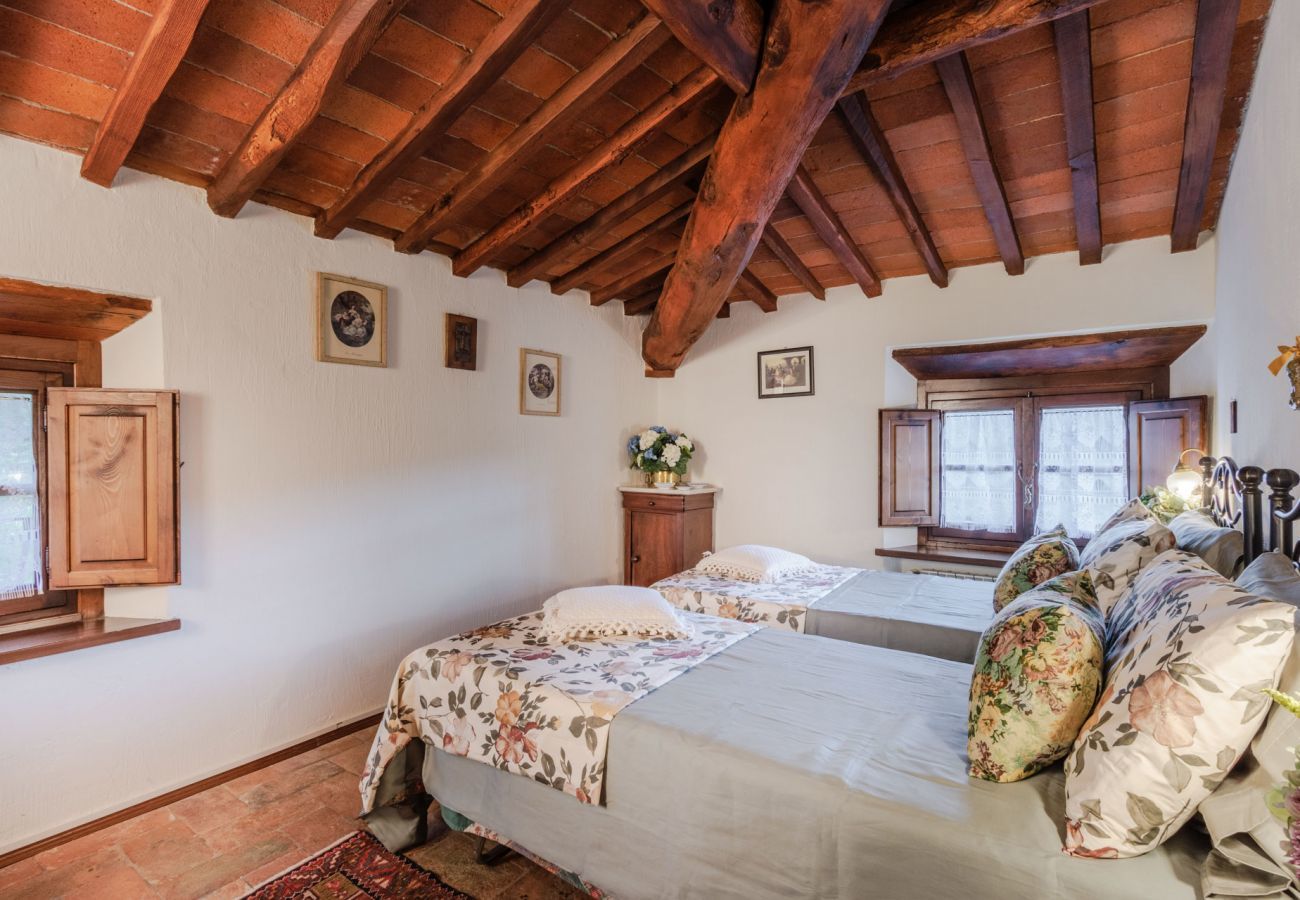 Villa a Camaiore - BICOCCHE FARMHOUSE: Country Stone Villa with Pool in Camaiore between Lucca & Beaches of Versilia