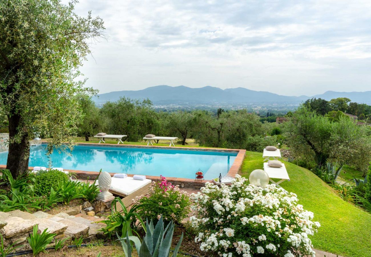 Villa a Capannori - 7 Bedrooms Luxury Farmhouse in LUCCA, Outdoor and Indoor Heated Swimming Pools