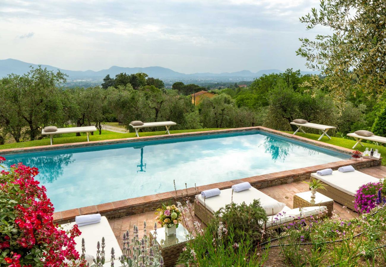 Villa a Capannori - 7 Bedrooms Luxury Farmhouse in LUCCA, Outdoor and Indoor Heated Swimming Pools