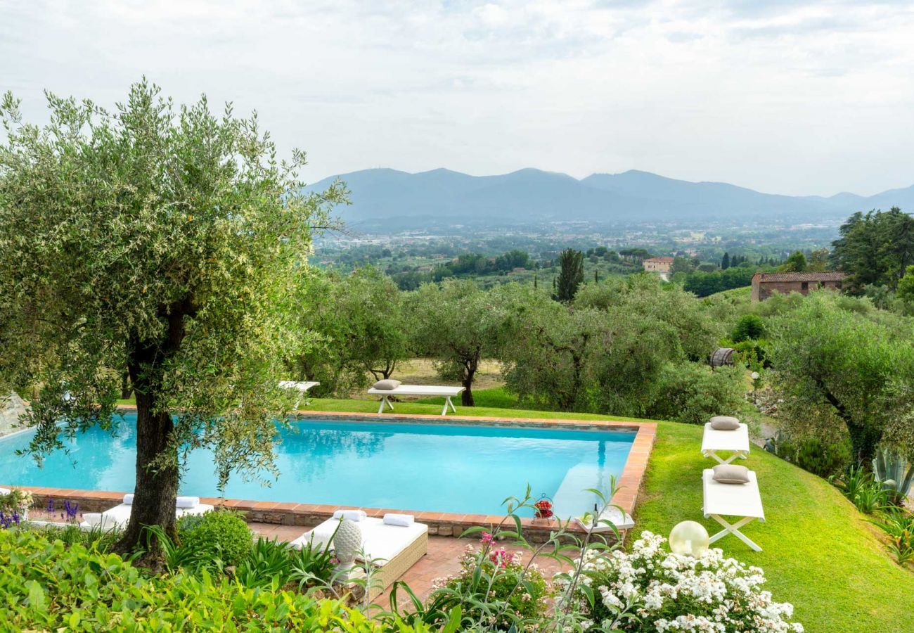 Villa a Capannori - 7 Bedrooms Luxury Farmhouse in LUCCA, Outdoor and Indoor Heated Swimming Pools