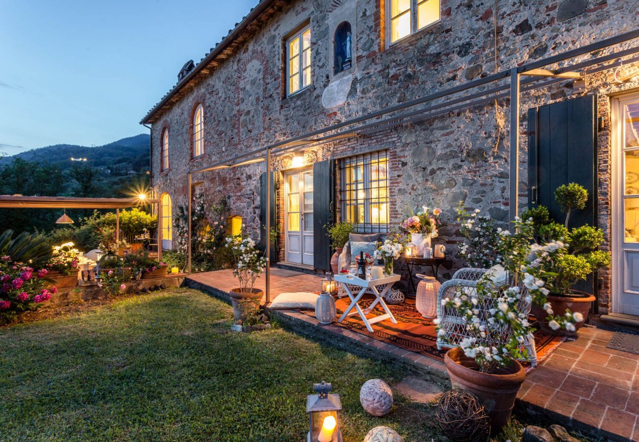 Villa a Capannori - 7 Bedrooms Luxury Farmhouse in LUCCA, Outdoor and Indoor Heated Swimming Pools