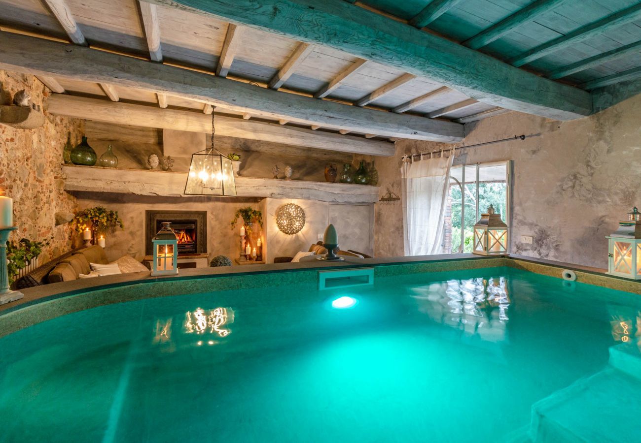 Villa a Capannori - 7 Bedrooms Luxury Farmhouse in LUCCA, Outdoor and Indoor Heated Swimming Pools