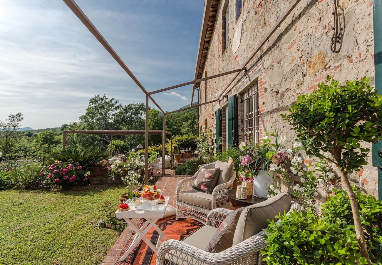 Villa a Capannori - 7 Bedrooms Luxury Farmhouse in LUCCA, Outdoor and Indoor Heated Swimming Pools