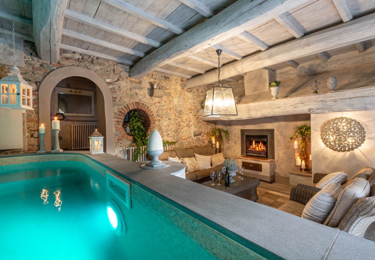 Villa a Capannori - 7 Bedrooms Luxury Farmhouse in LUCCA, Outdoor and Indoor Heated Swimming Pools