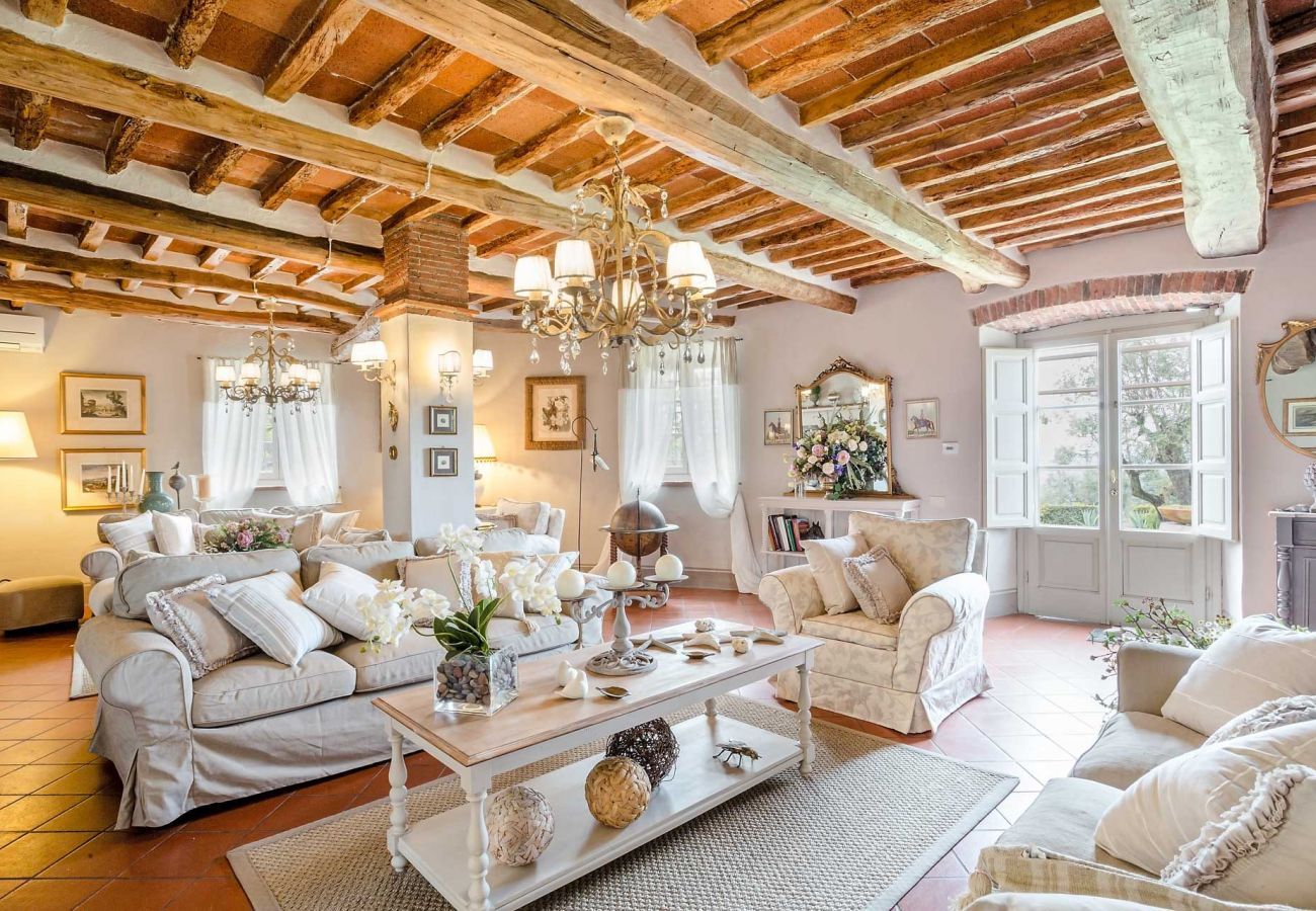 Villa a Capannori - 7 Bedrooms Luxury Farmhouse in LUCCA, Outdoor and Indoor Heated Swimming Pools