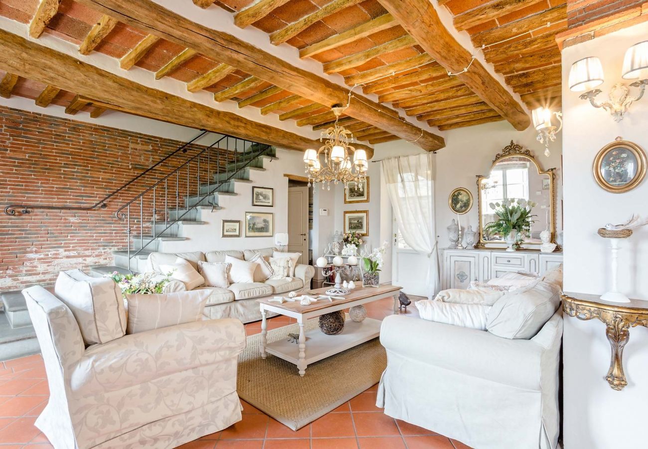 Villa a Capannori - 7 Bedrooms Luxury Farmhouse in LUCCA, Outdoor and Indoor Heated Swimming Pools