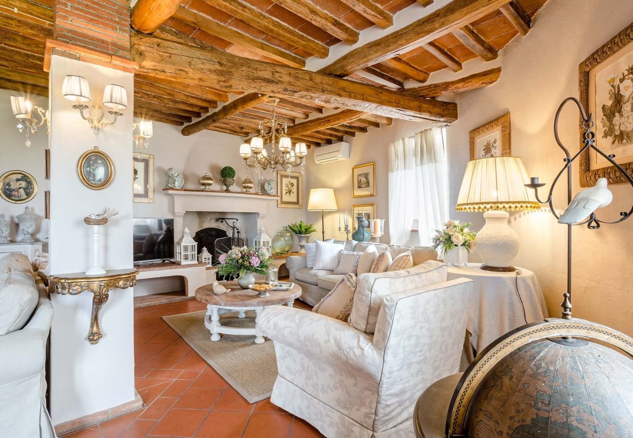 Villa a Capannori - 7 Bedrooms Luxury Farmhouse in LUCCA, Outdoor and Indoor Heated Swimming Pools