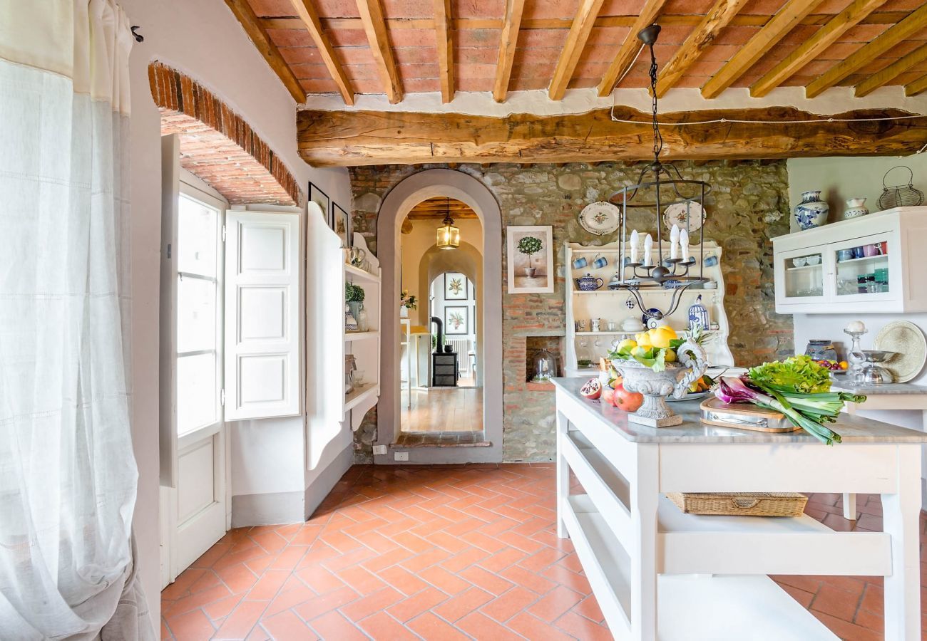 Villa a Capannori - 7 Bedrooms Luxury Farmhouse in LUCCA, Outdoor and Indoor Heated Swimming Pools