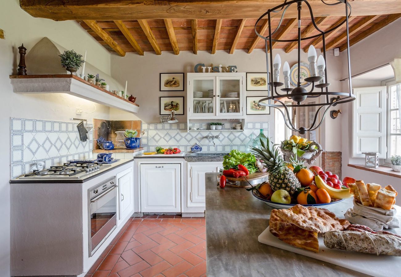 Villa a Capannori - 7 Bedrooms Luxury Farmhouse in LUCCA, Outdoor and Indoor Heated Swimming Pools