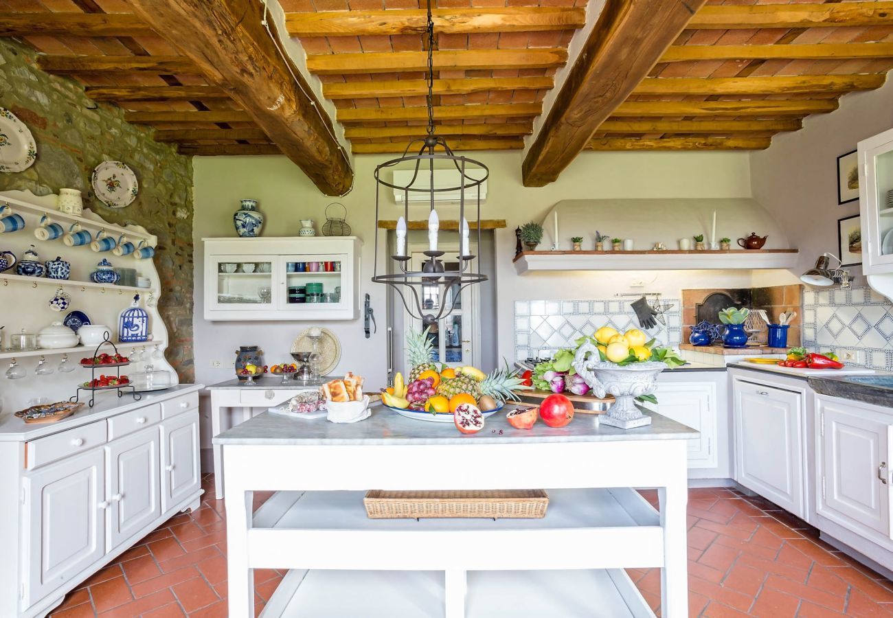 Villa a Capannori - 7 Bedrooms Luxury Farmhouse in LUCCA, Outdoor and Indoor Heated Swimming Pools