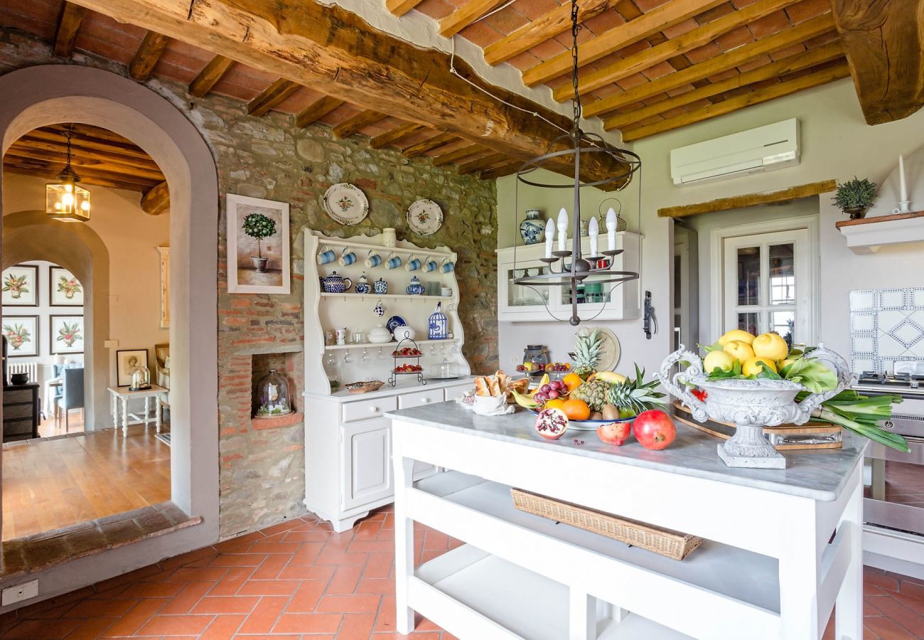 Villa a Capannori - 7 Bedrooms Luxury Farmhouse in LUCCA, Outdoor and Indoor Heated Swimming Pools