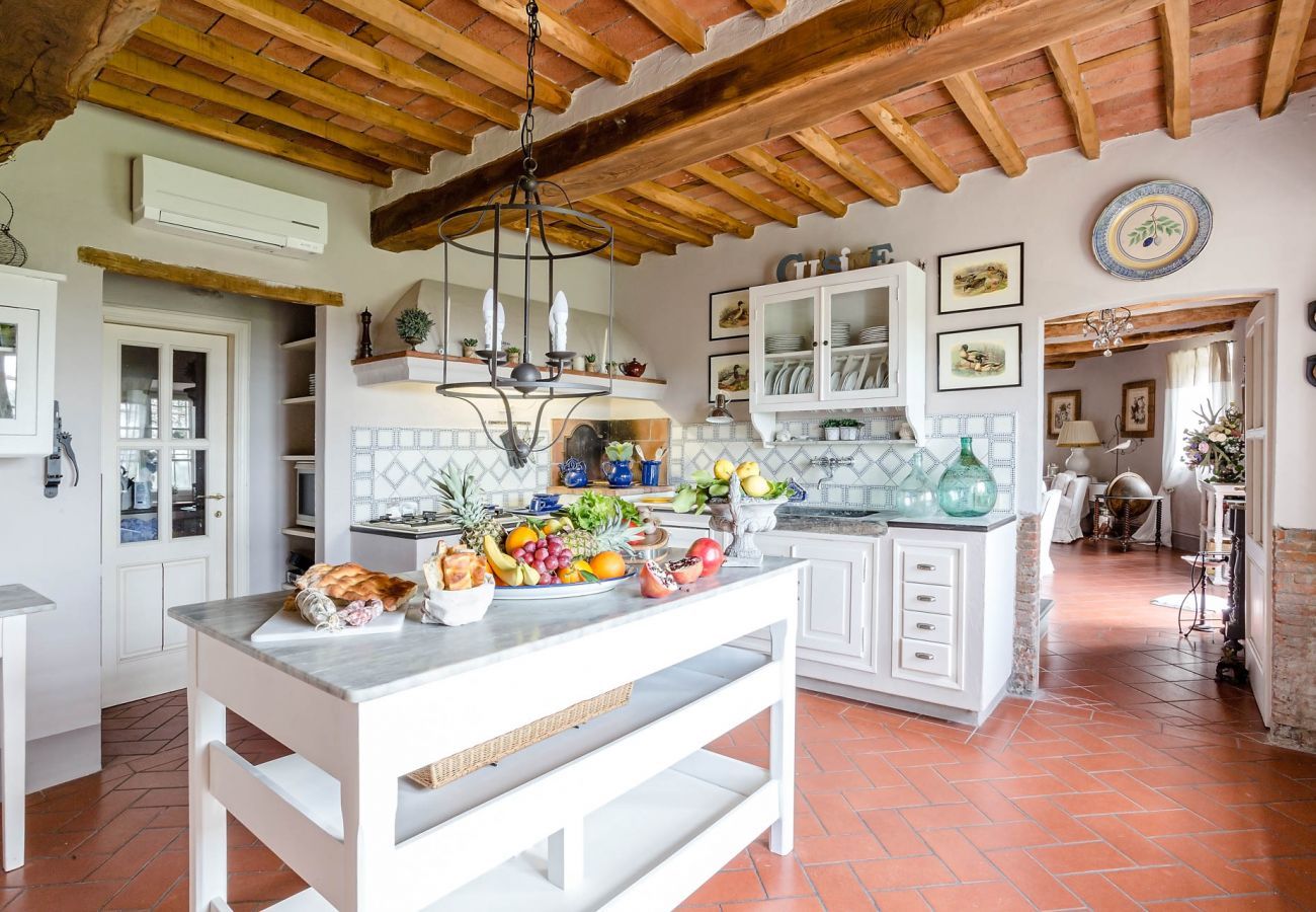 Villa a Capannori - 7 Bedrooms Luxury Farmhouse in LUCCA, Outdoor and Indoor Heated Swimming Pools