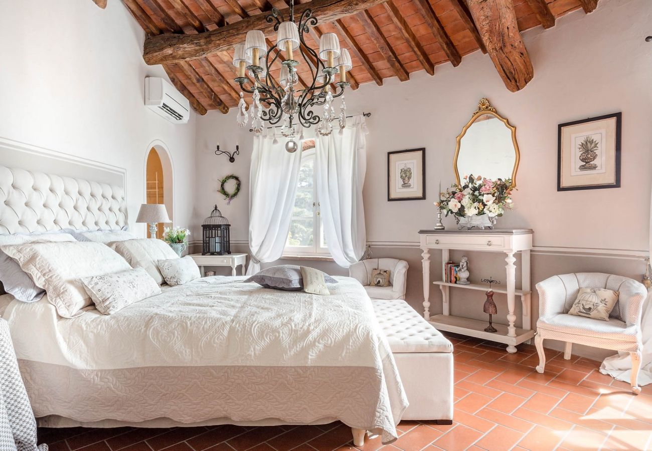 Villa a Capannori - 7 Bedrooms Luxury Farmhouse in LUCCA, Outdoor and Indoor Heated Swimming Pools