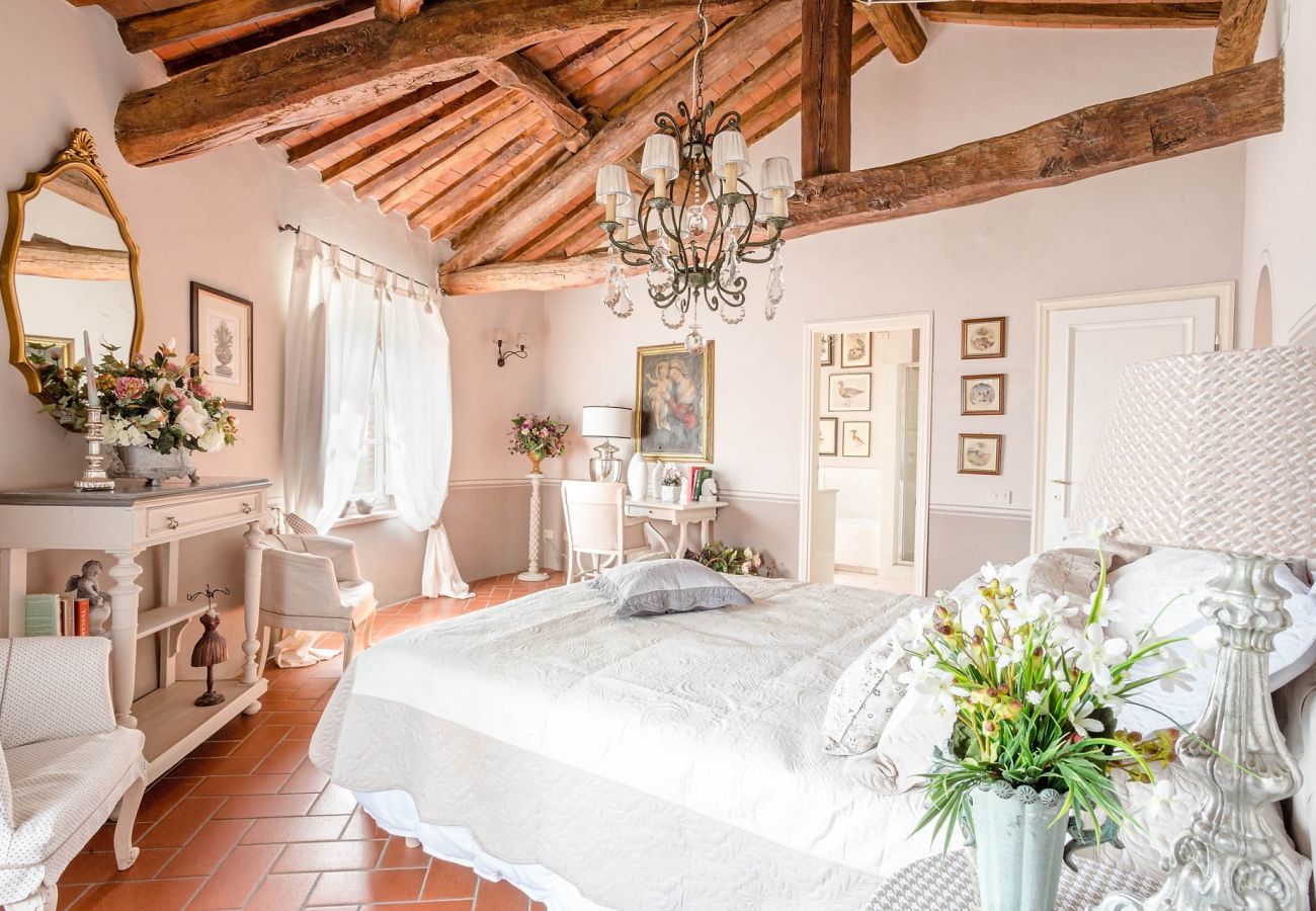 Villa a Capannori - 7 Bedrooms Luxury Farmhouse in LUCCA, Outdoor and Indoor Heated Swimming Pools