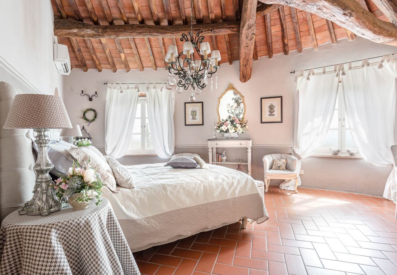 Villa a Capannori - 7 Bedrooms Luxury Farmhouse in LUCCA, Outdoor and Indoor Heated Swimming Pools