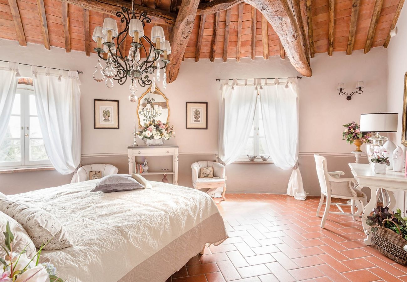 Villa a Capannori - 7 Bedrooms Luxury Farmhouse in LUCCA, Outdoor and Indoor Heated Swimming Pools