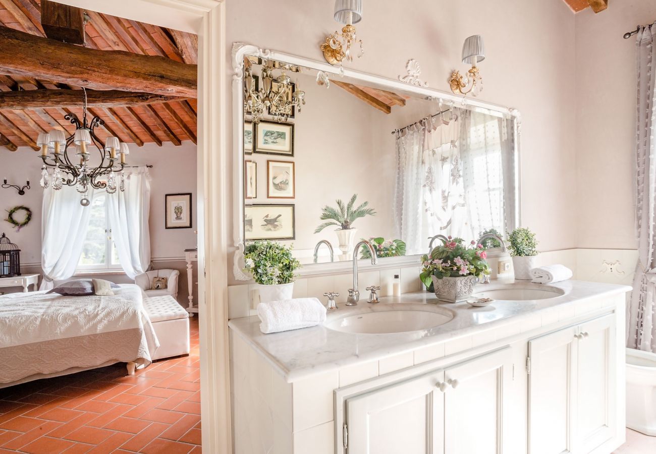 Villa a Capannori - 7 Bedrooms Luxury Farmhouse in LUCCA, Outdoor and Indoor Heated Swimming Pools
