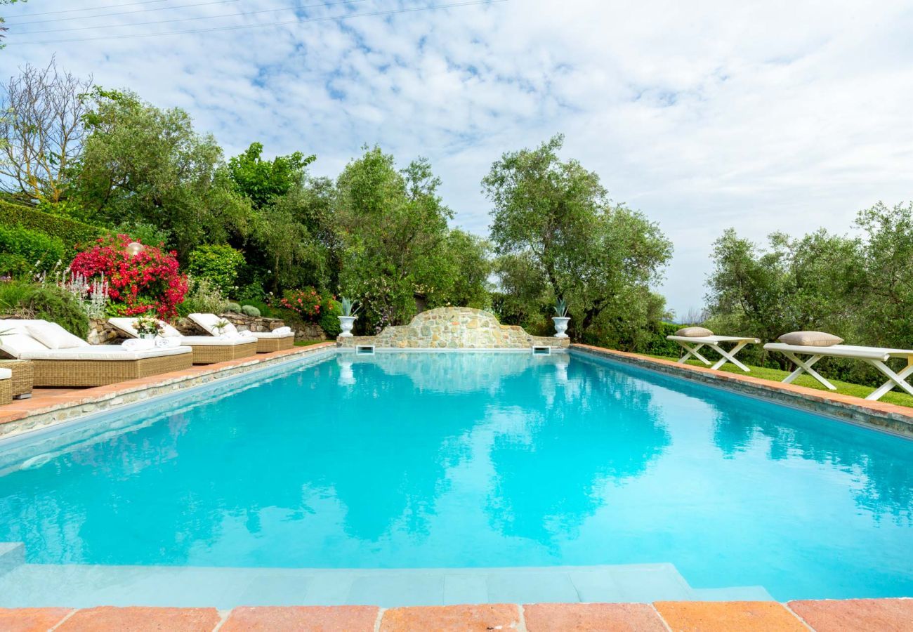 Villa a Capannori - 7 Bedrooms Luxury Farmhouse in LUCCA, Outdoor and Indoor Heated Swimming Pools