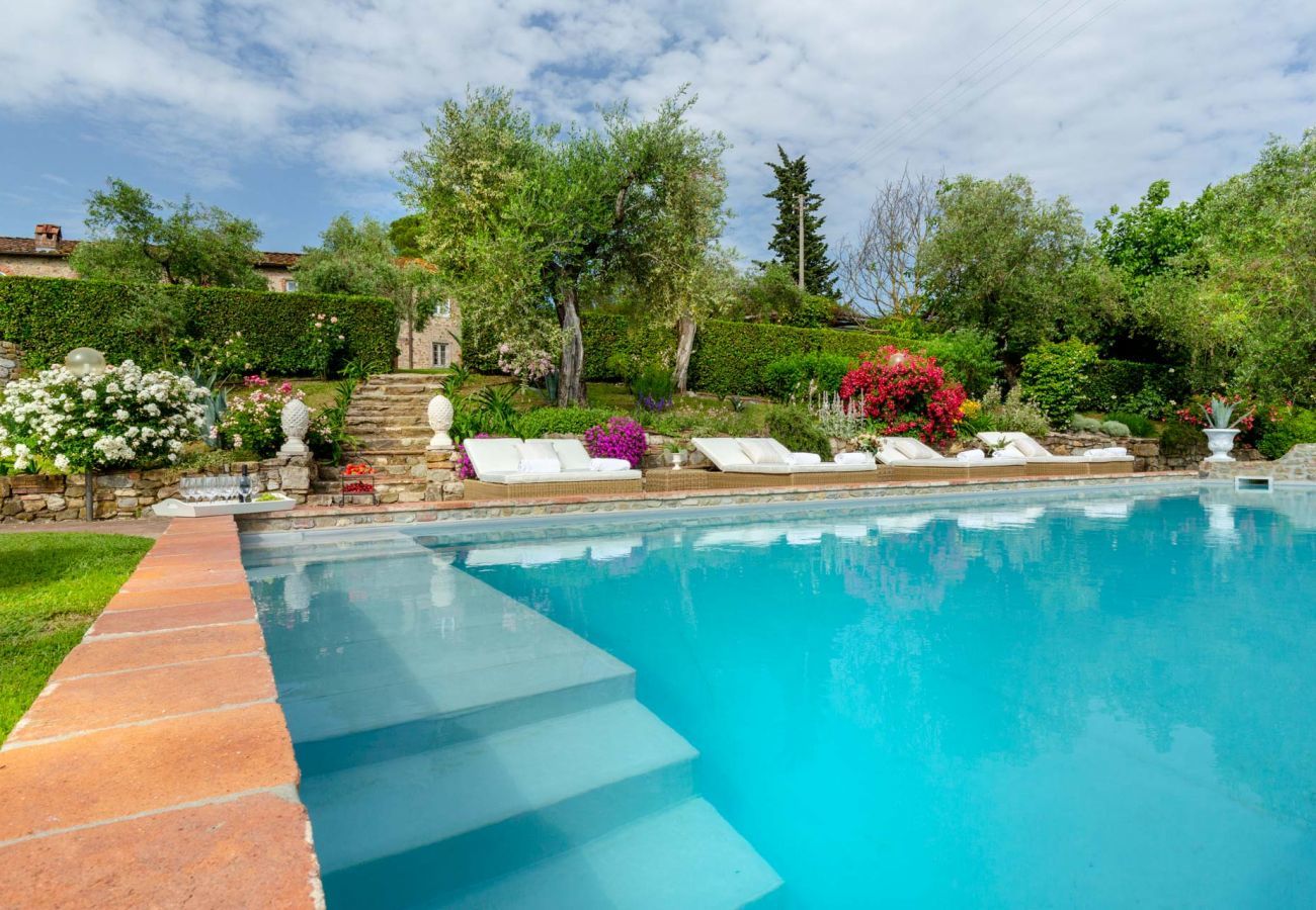 Villa a Capannori - 7 Bedrooms Luxury Farmhouse in LUCCA, Outdoor and Indoor Heated Swimming Pools