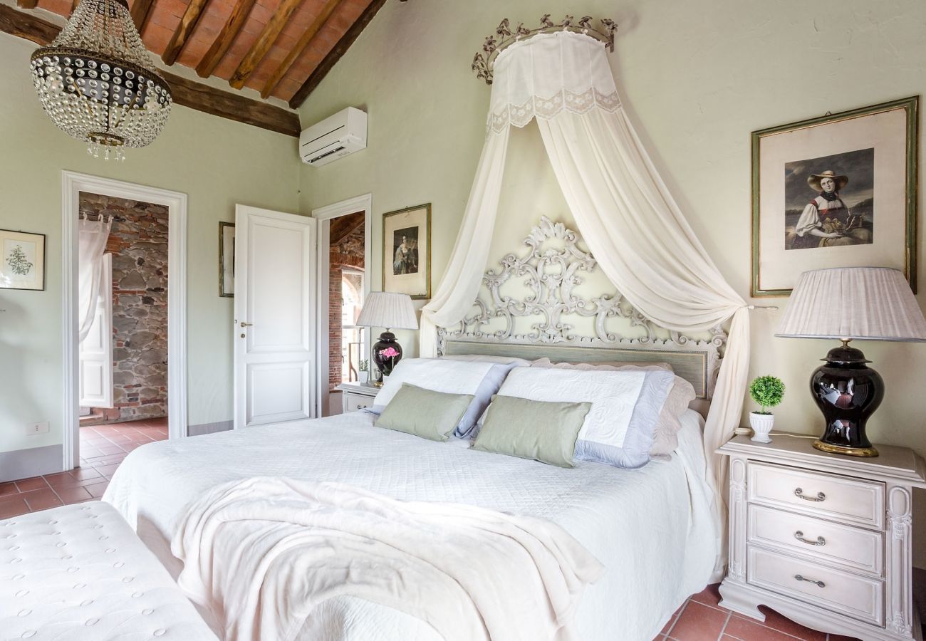 Villa a Capannori - 7 Bedrooms Luxury Farmhouse in LUCCA, Outdoor and Indoor Heated Swimming Pools