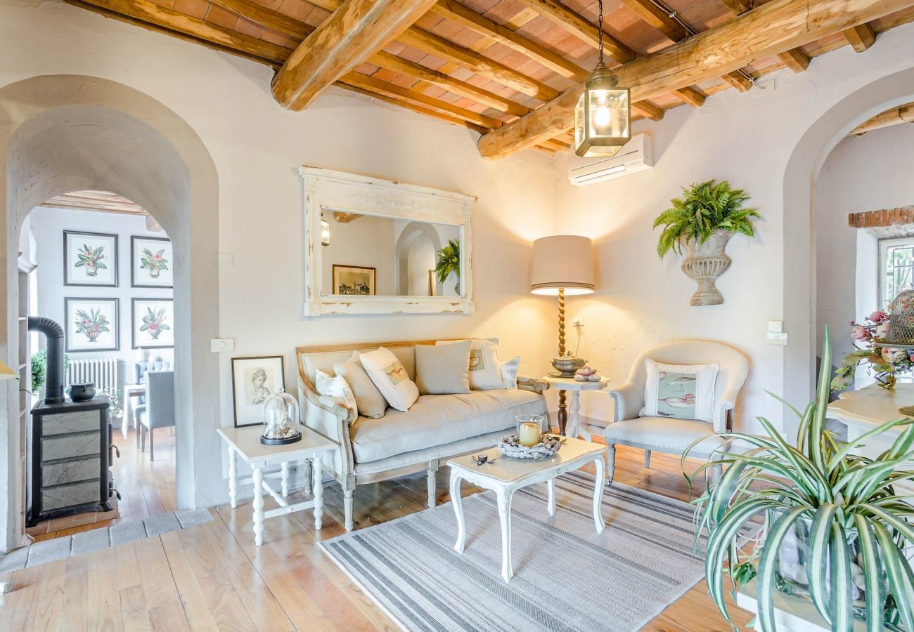 Villa a Capannori - 7 Bedrooms Luxury Farmhouse in LUCCA, Outdoor and Indoor Heated Swimming Pools