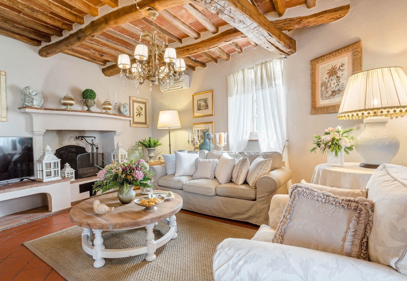 Villa a Capannori - 7 Bedrooms Luxury Farmhouse in LUCCA, Outdoor and Indoor Heated Swimming Pools