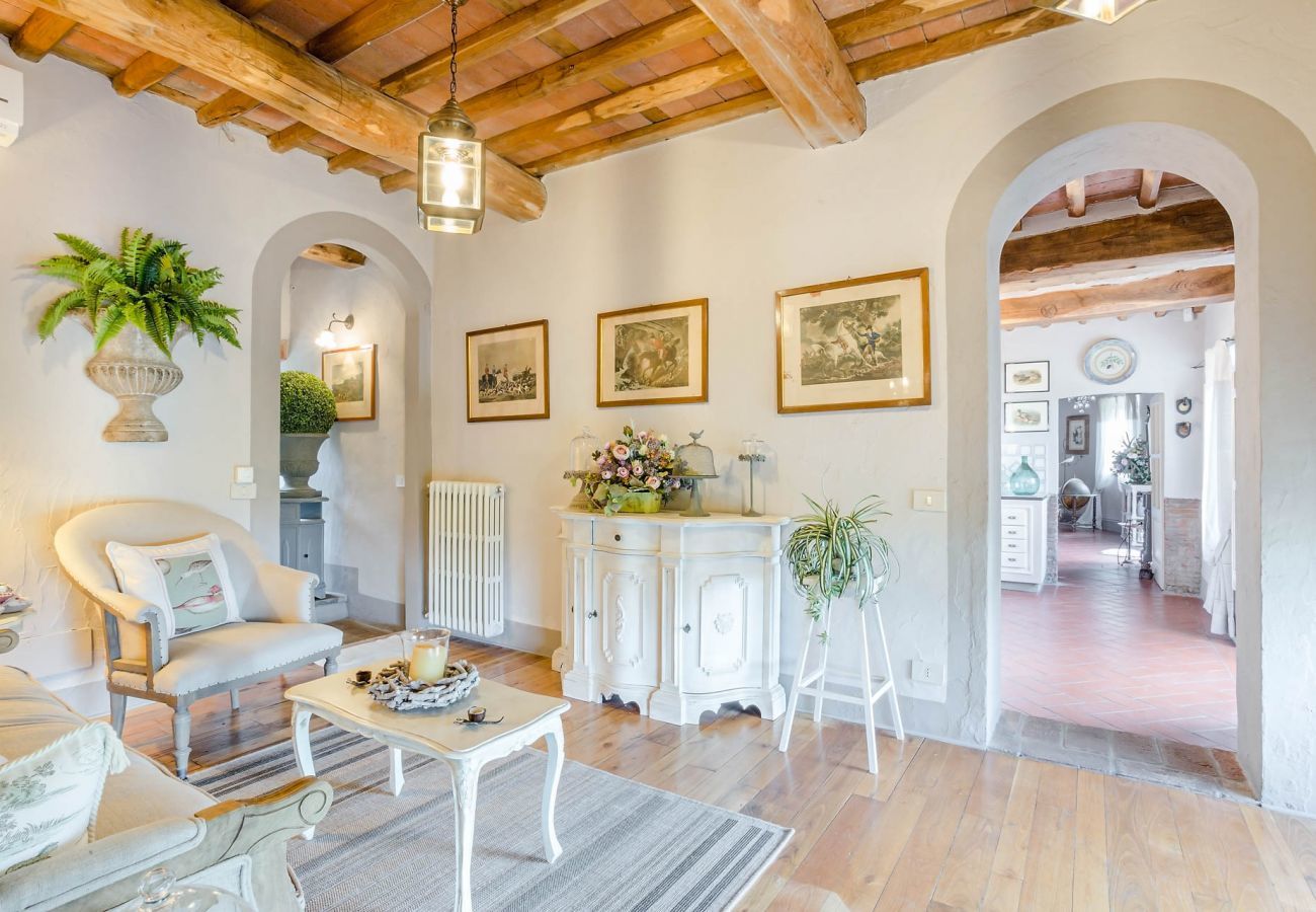 Villa a Capannori - 7 Bedrooms Luxury Farmhouse in LUCCA, Outdoor and Indoor Heated Swimming Pools