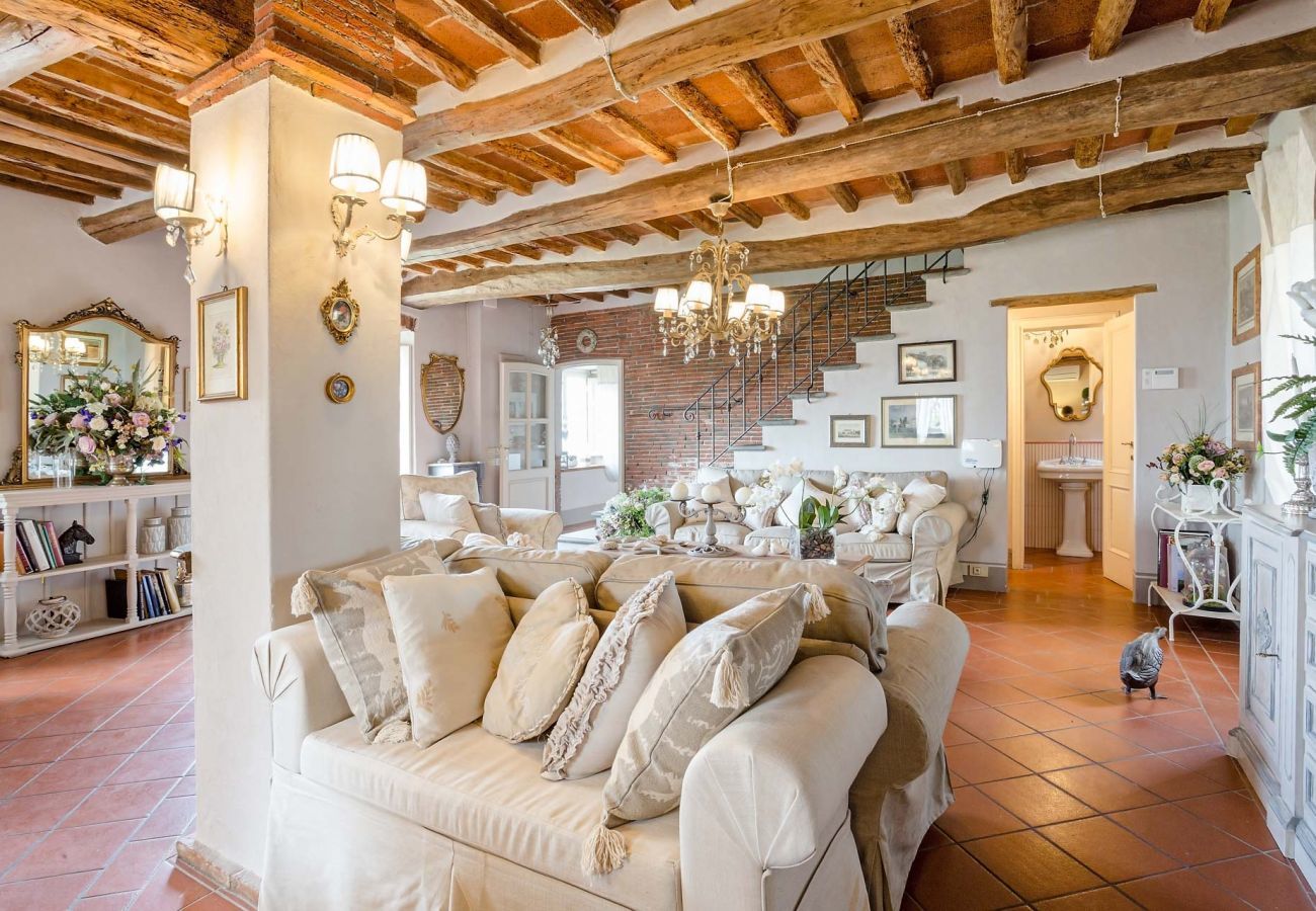 Villa a Capannori - 7 Bedrooms Luxury Farmhouse in LUCCA, Outdoor and Indoor Heated Swimming Pools