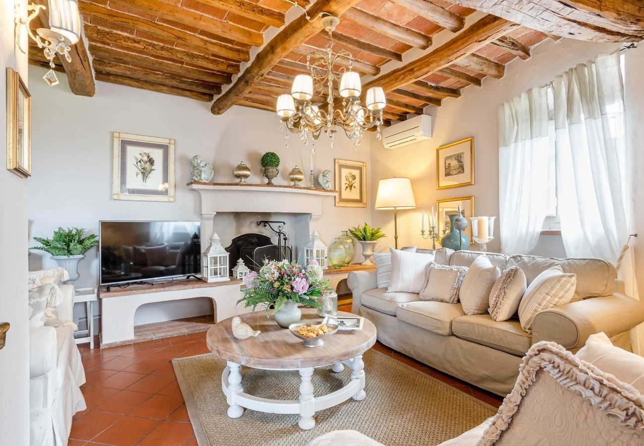 Villa a Capannori - 7 Bedrooms Luxury Farmhouse in LUCCA, Outdoor and Indoor Heated Swimming Pools