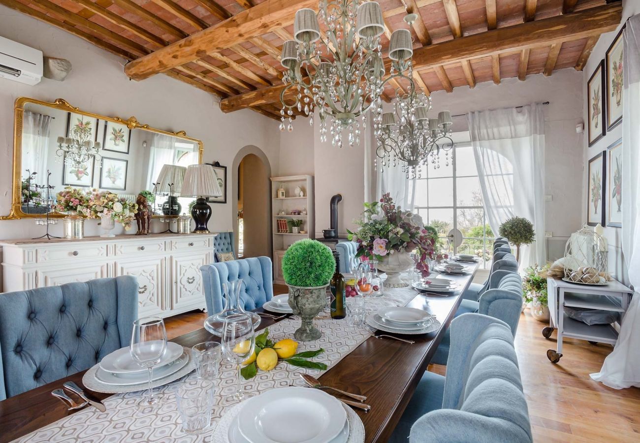 Villa a Capannori - 7 Bedrooms Luxury Farmhouse in LUCCA, Outdoor and Indoor Heated Swimming Pools