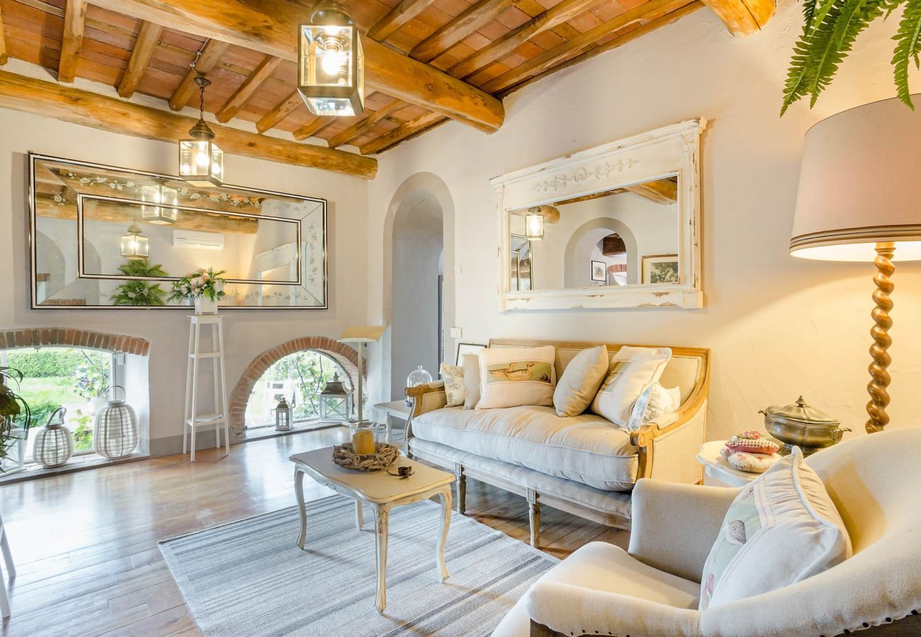 Villa a Capannori - 7 Bedrooms Luxury Farmhouse in LUCCA, Outdoor and Indoor Heated Swimming Pools